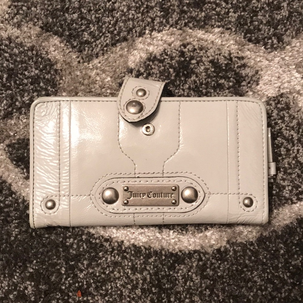 Gorgeous gray Juicy Couture Wallet!